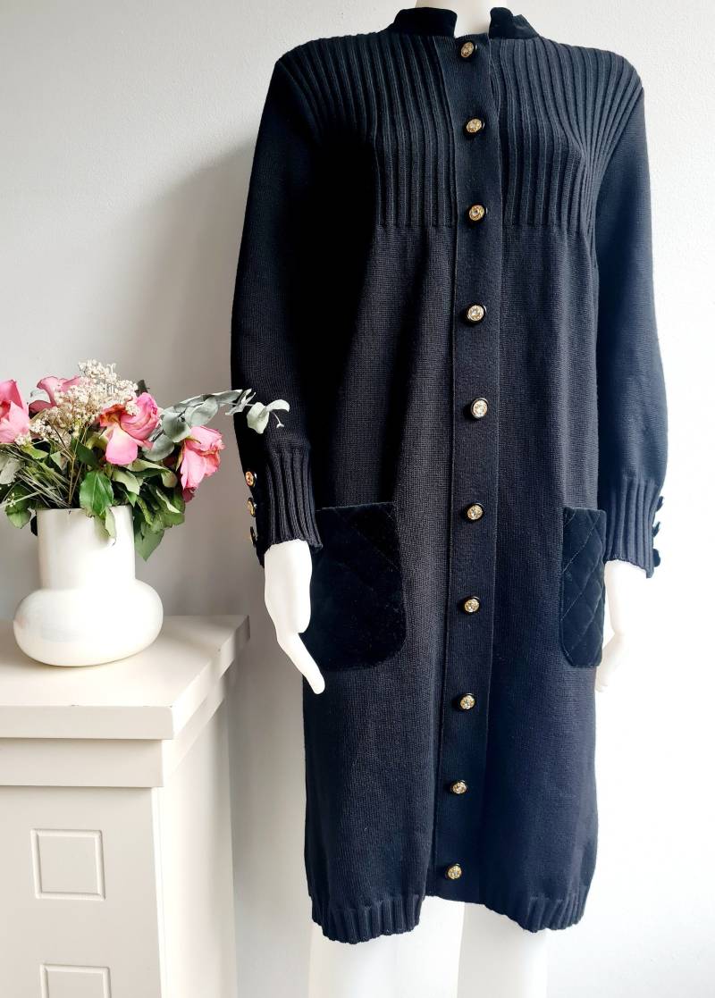 Contessa Roberta Boutique Vintage Kleid Schwarz 80Er Fashion Design Merino Wolle Stras Knöpfe Stepp Taschen Pulloverkleidsteine Stilvoll Contessa Roberta Boutique Vintage Kleid Schwarz 80Er Fashion Design Merino Wolle Stras Knöpfe Stepp Taschen Pulloverkleidsteine Stilvoll von VintageDealersHH