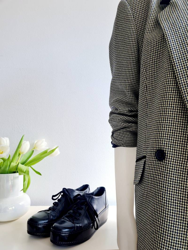 stephane Kelian Paris Vintage Schnürschuhe 90Er Plateau Designer Schuhe Made in France Bequemes Leder Schwarz Gr. 39 Selten stephane Kelian Paris Vintage Schnürschuhe 90Er Plateau Designer Schuhe Made in France Bequemes Leder Schwarz Gr. 39 Selten von VintageDealersHH