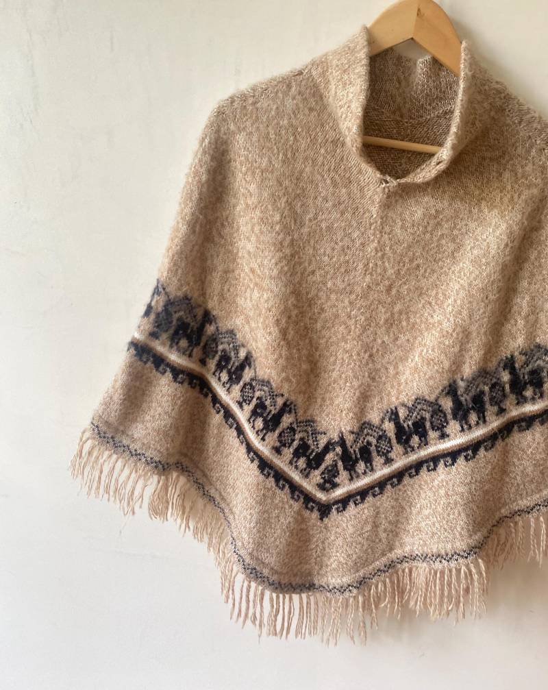 Super Schöner Weicher 100% Alpakawolle Poncho, Handgefertigt Super Schöner Weicher 100% Alpakawolle Poncho, Handgefertigt von VintageDelightLove