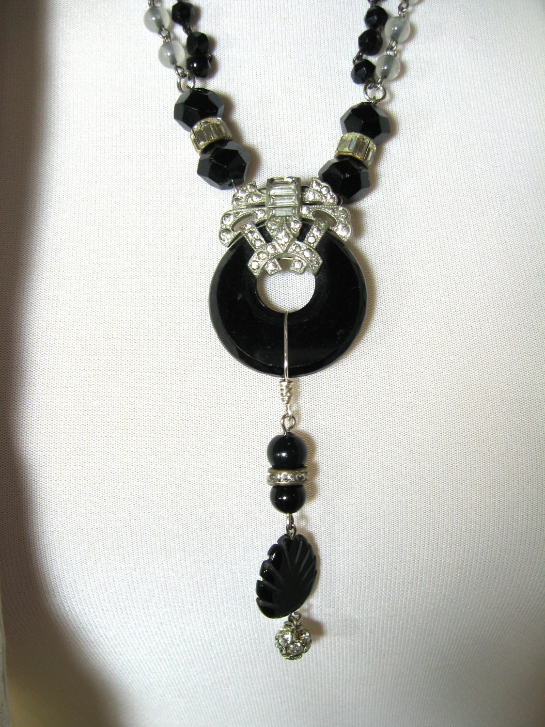 Art Deco Strasshalskette Schwarzes Glas & Onyx von VintageDelightsToo