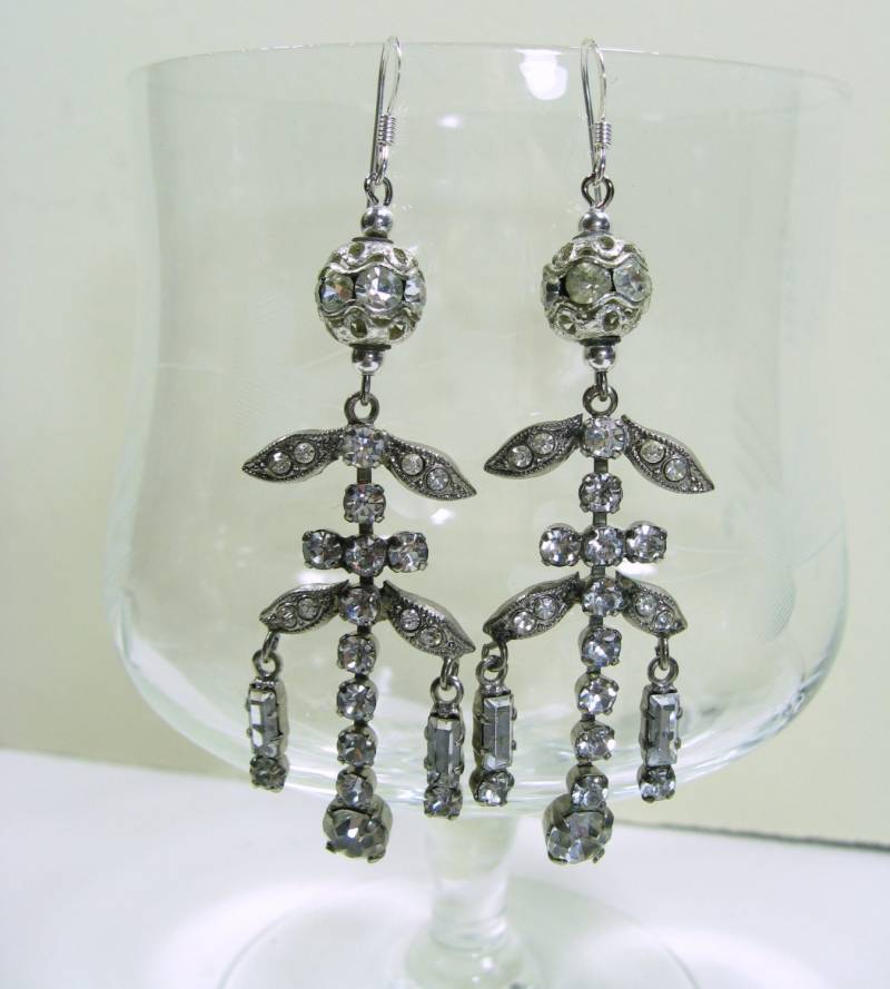 Witzige Strass Ohrringe Mit Vintage Perlen Und Sterling Hirtenhaken Witzige Strass Ohrringe Mit Vintage Perlen Und Sterling Hirtenhaken von VintageDelightsToo