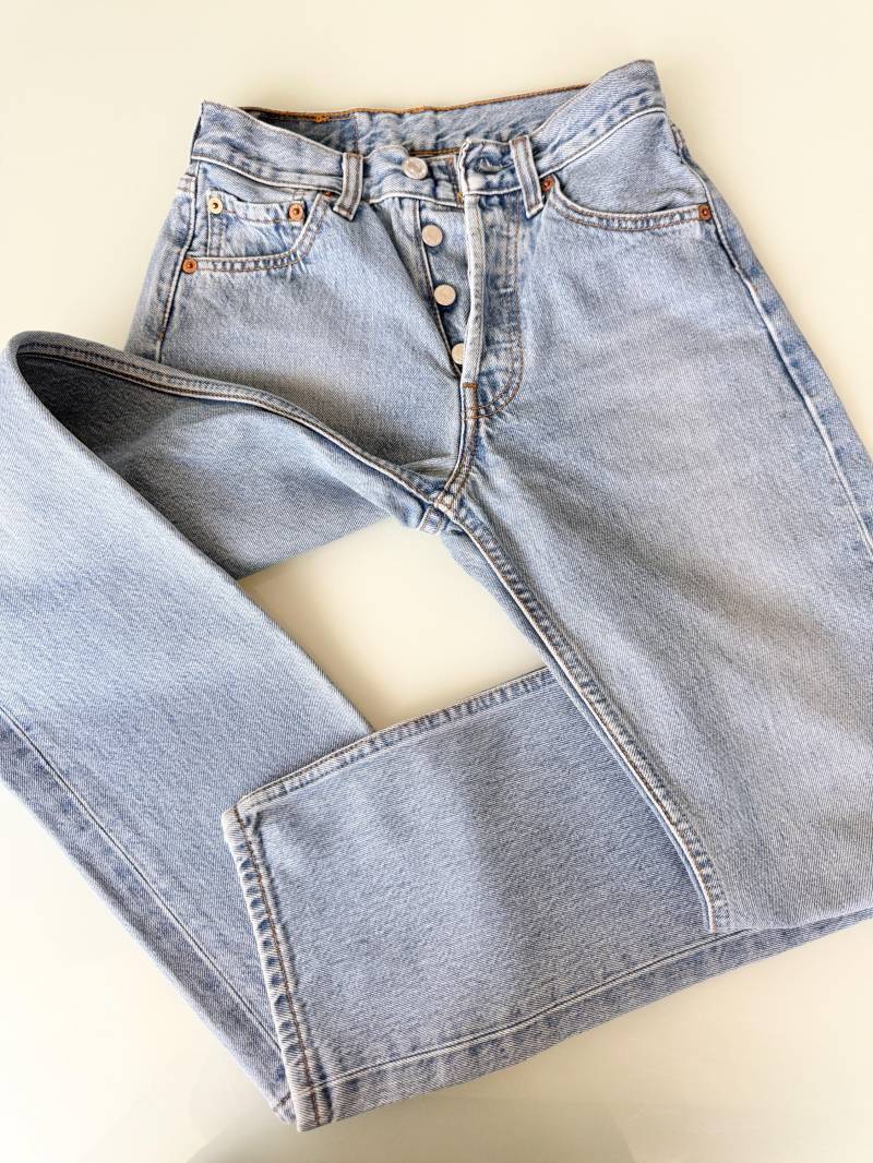 W23 L29 Levis 501 Vintage 56-56 cm Bund Gemessen Hellblau Made in 90S Hol W23 L29 Levis 501 Vintage 56-56 cm Bund Gemessen Hellblau Made in 90S Hol von VintageDenimEdit