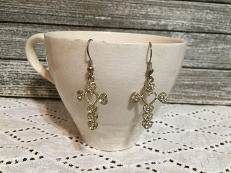 Filagree Herz Kreuz Ohrringe Filagree Herz Kreuz Ohrringe von VintageDesignsbyDee