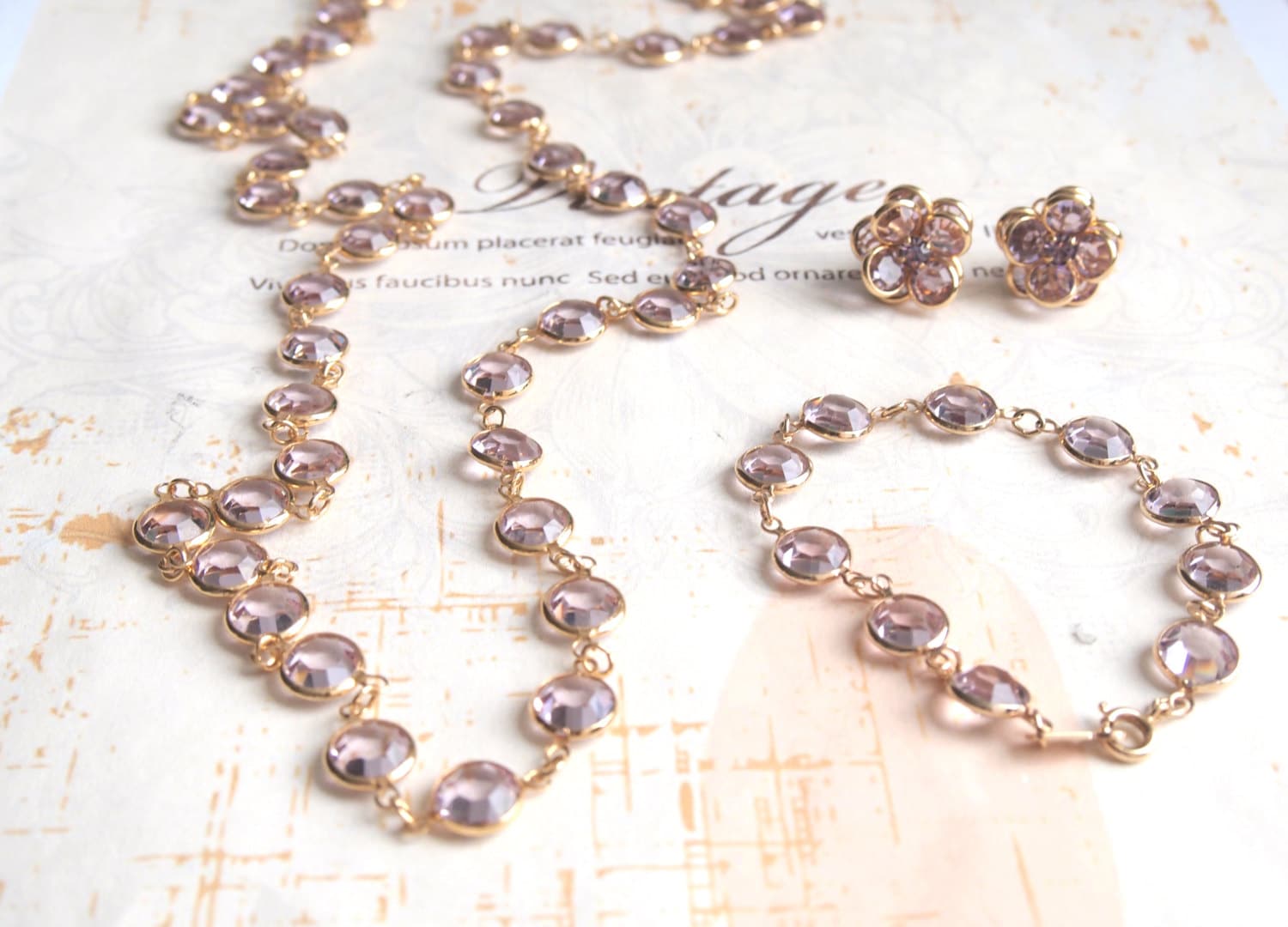 Lavendel Swarovski Halskette Ohrringe Armband, Kristall, Lange Kette, Lila Kristall Armband Lavendel Swarovski Halskette Ohrringe Armband, Kristall, Lange Kette, Lila Kristall Armband von VintageDiary