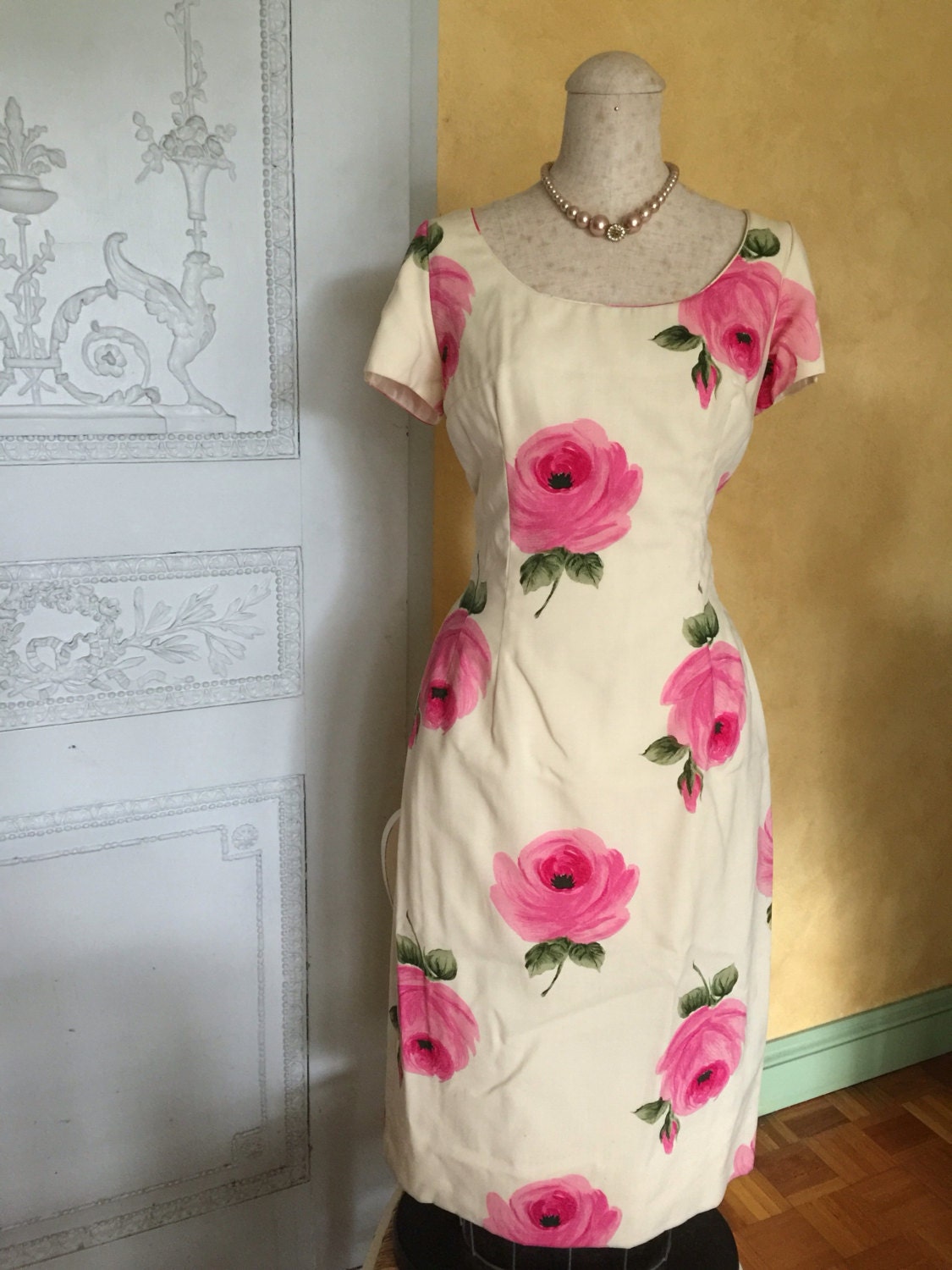 1950Er Jahre Wackeln Große Rosa Geblümten Kleid Verrückten Stil 1950Er Jahre Wackeln Große Rosa Geblümten Kleid Verrückten Stil von VintageDressUpStore