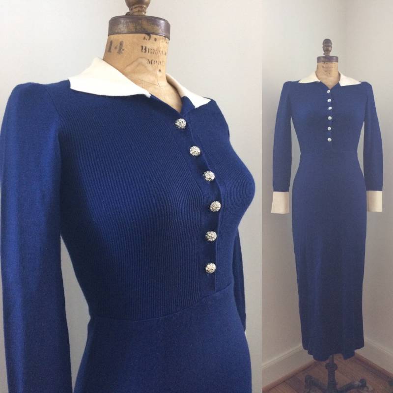 1960S Blaues Strick Abendkleid Mit Strass Knöpfen Größe Medium von VintageDrifter