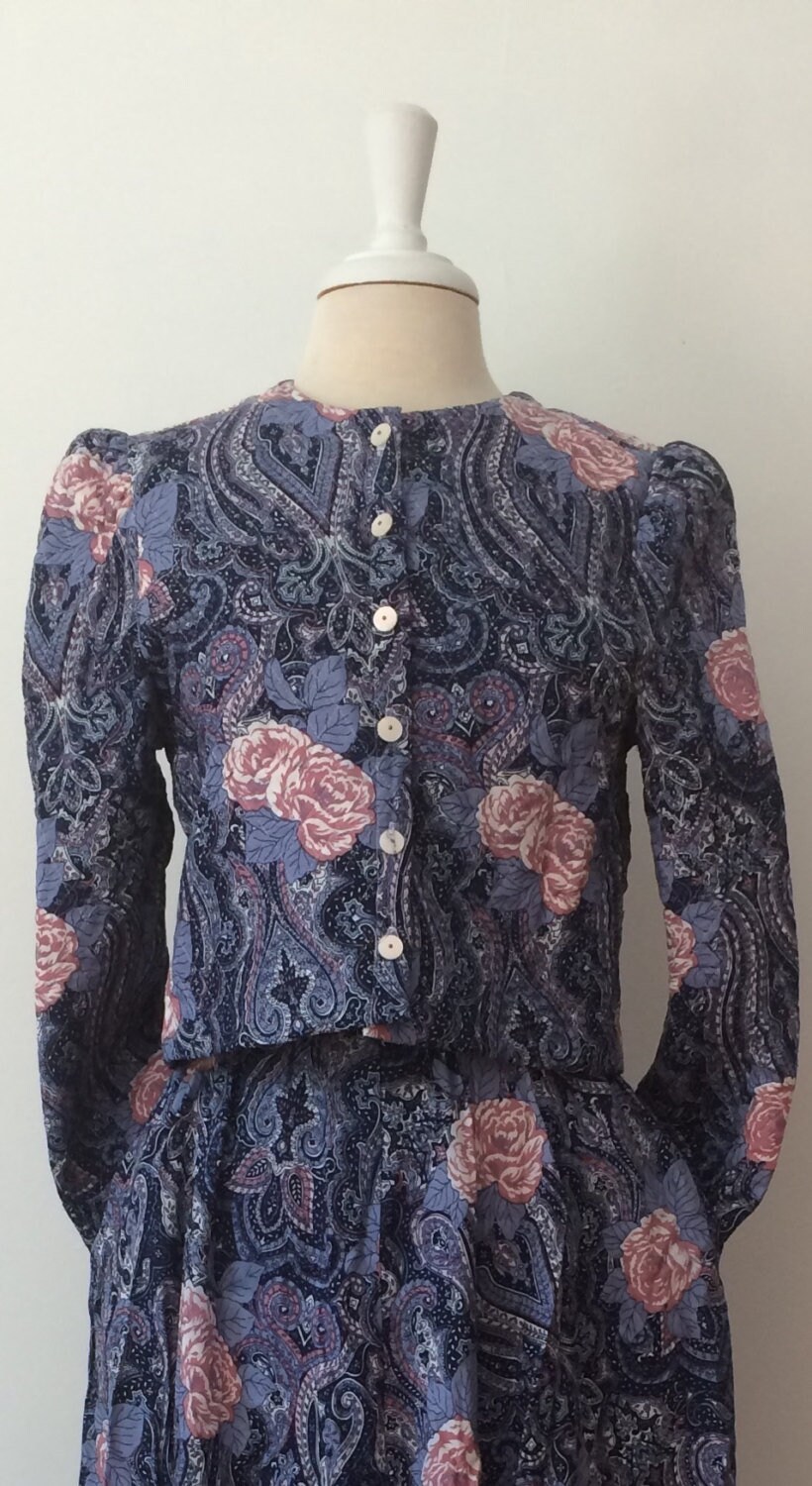 Gesteppte Blaue Floral Bolero Jacke W/Rock 1980 von VintageDrifter