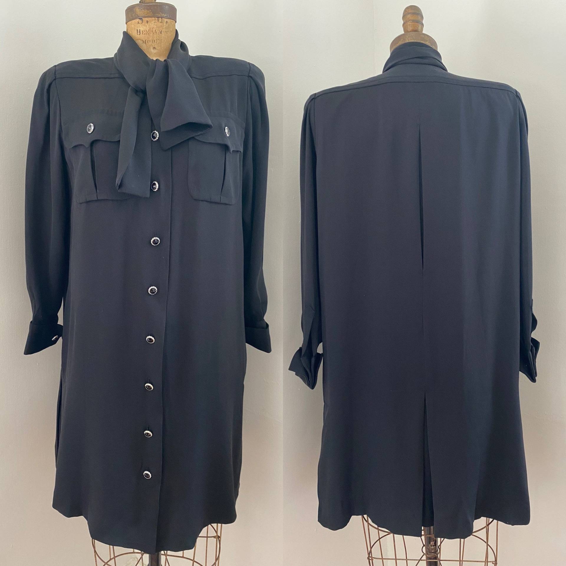 Richilene Vintage 80Er Jahre Schwarzes Seidenkleid Mit Krawatte Und Versteckten Taschen von VintageDrifter