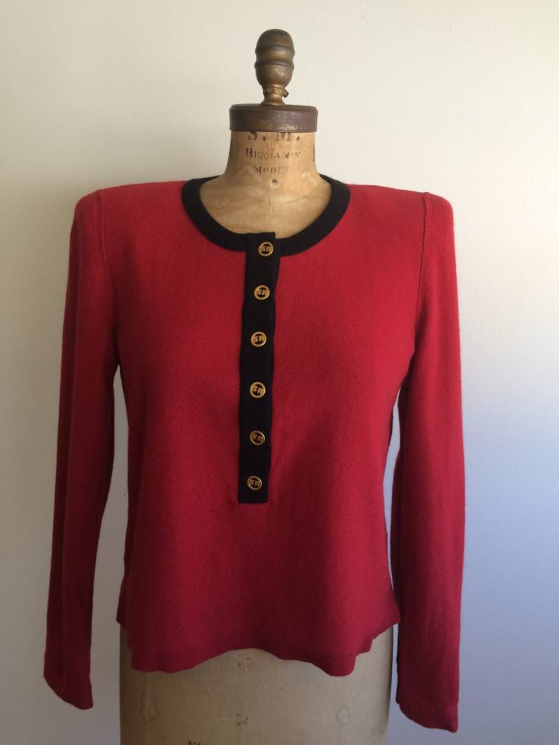 Vintage Sonia Rykiel Angora Mix Pullover, Rot Mit Gold Logo von VintageDrifter