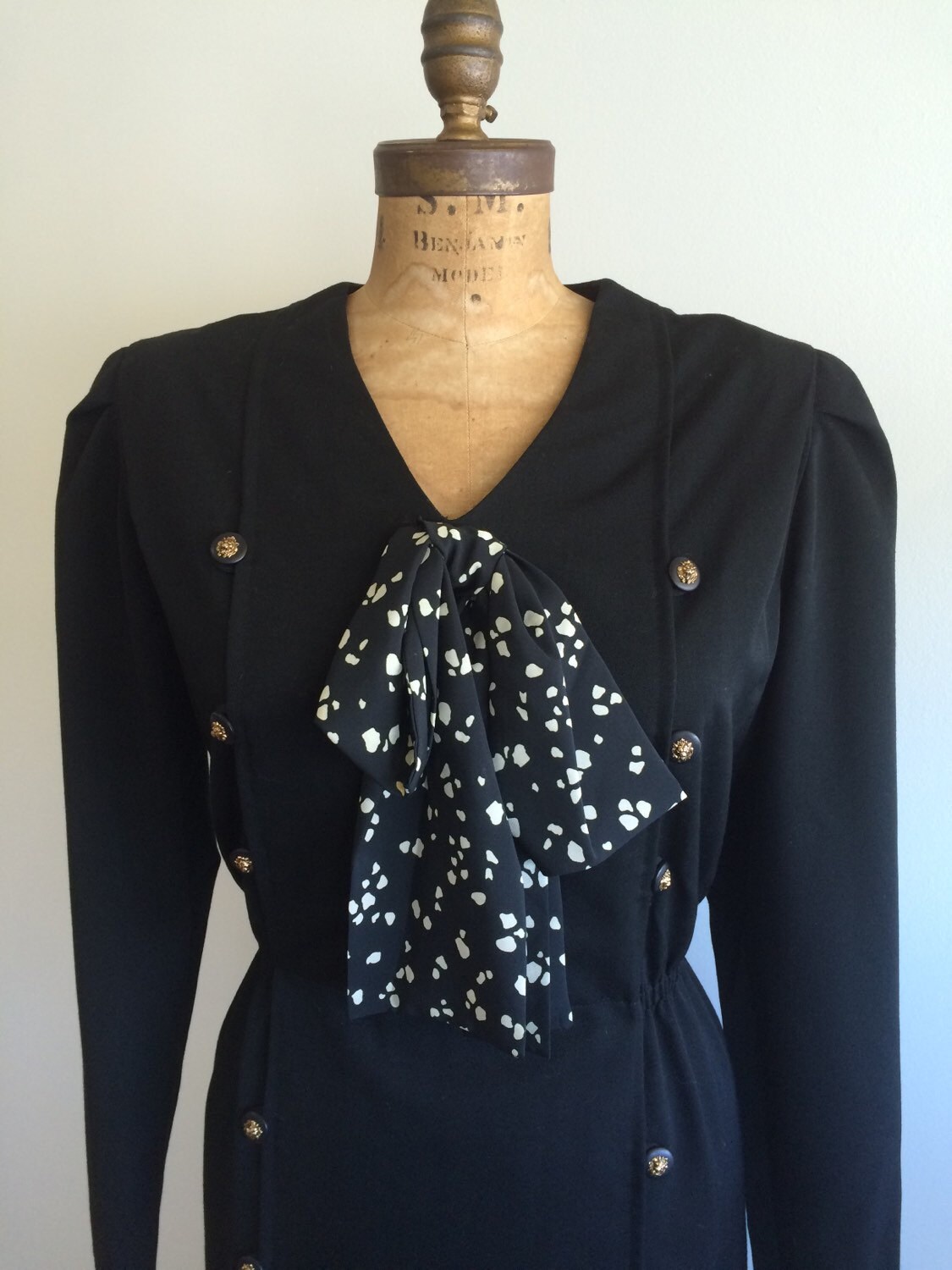 Vintage 1980S Designer Wallis Schwarzes Kleid W Seide Polka Dot Schleife von VintageDrifter