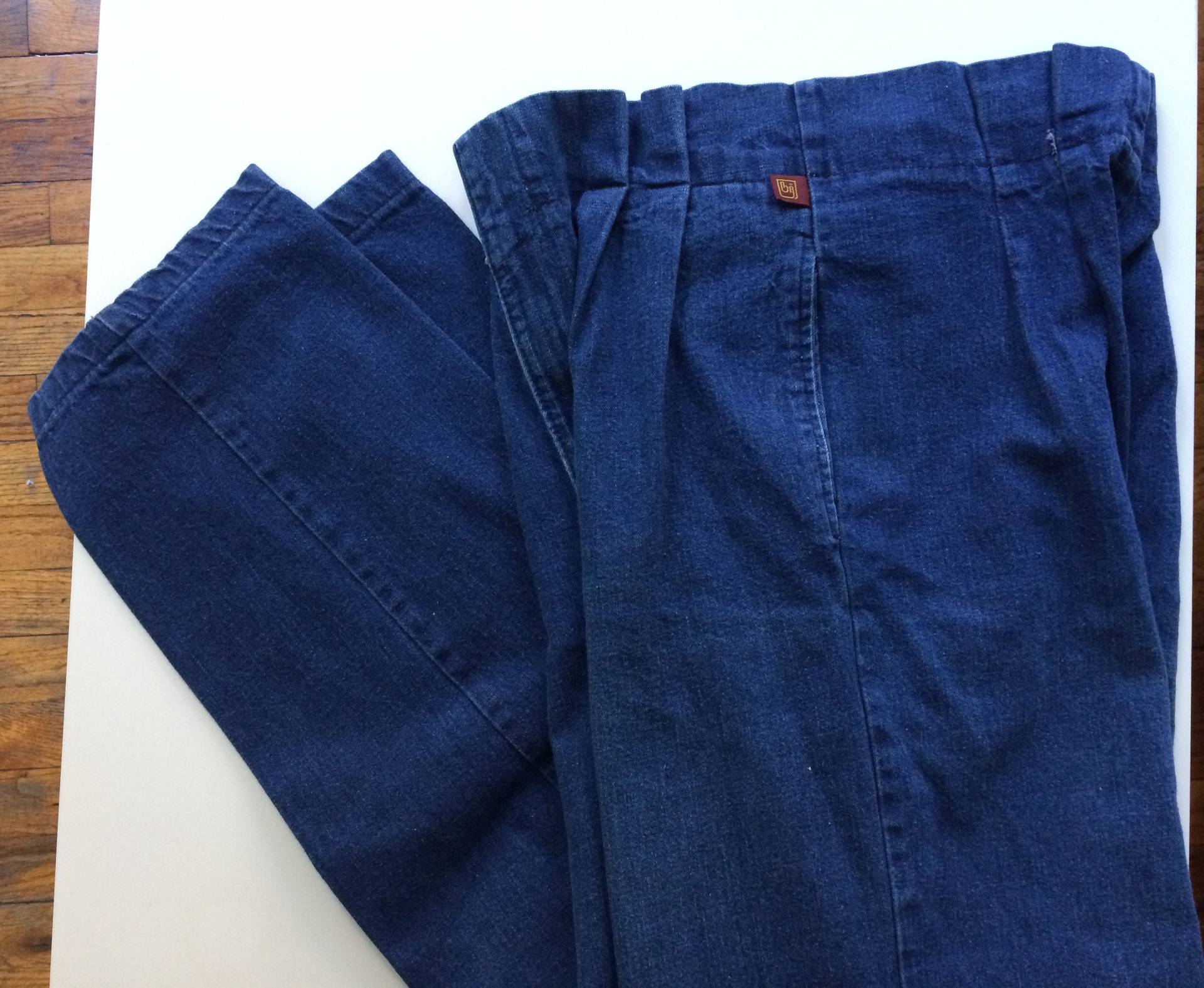 Vintage Bon Jour 80Er Jahre Hoch Taillierte Pleated Mom Jeans von VintageDrifter