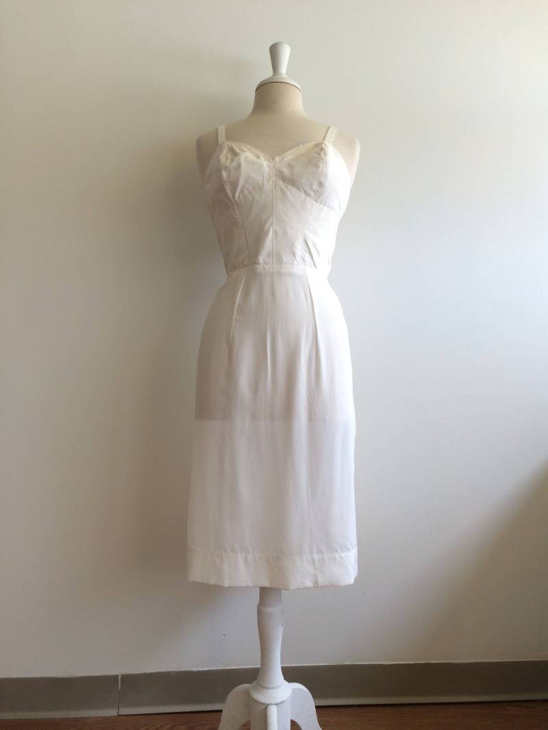 Vintage Weißes Seiden-Slip-Kleid, 31 "Taille von VintageDrifter
