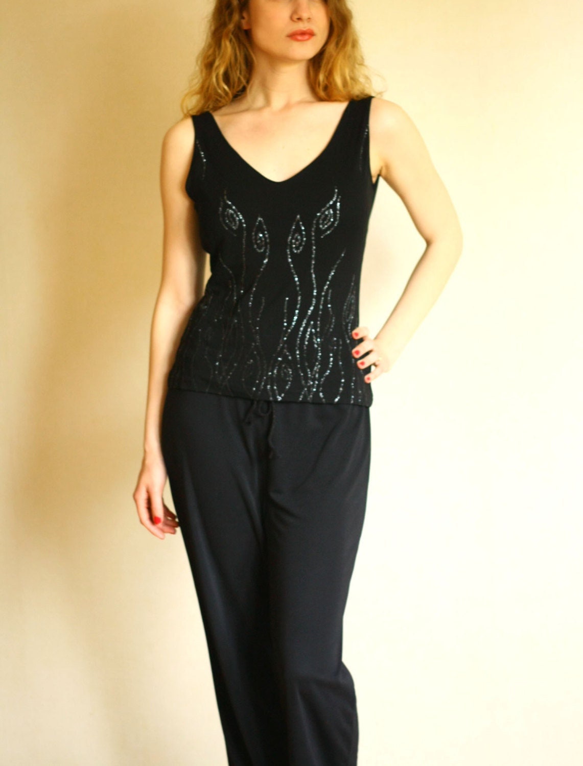 Vintage Damen Schwarz Top Floral Sparkly Print Abend Cocktail V-Ausschnitt V-Rücken - Größe Medium Vintage Damen Schwarz Top Floral Sparkly Print Abend Cocktail V-Ausschnitt V-Rücken - Größe Medium von VintageEasyStyle
