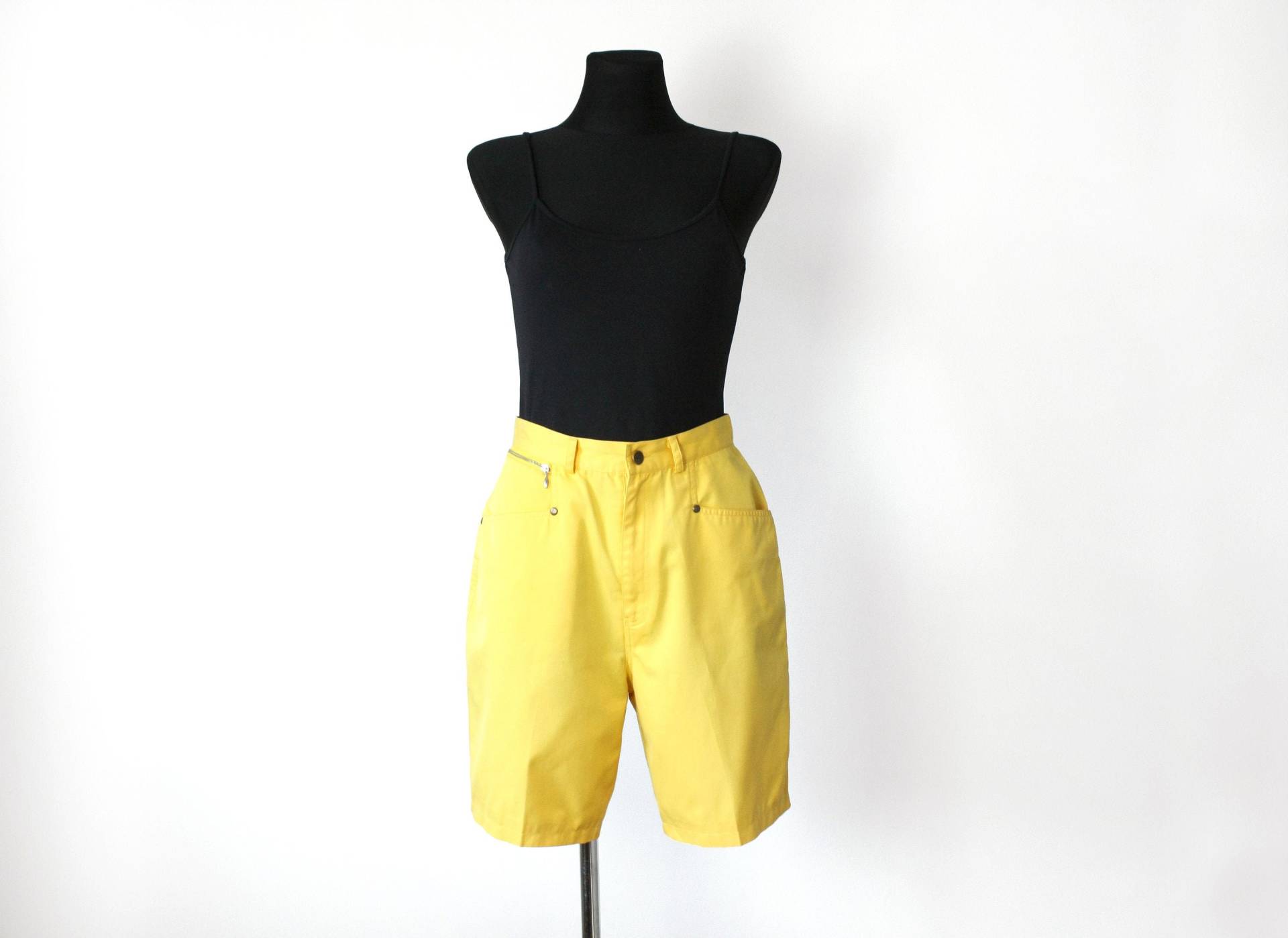 Vintage Gelbe Bermuda Shorts, 80Er High Taillierte Breite Bein Kurze Shorts Vintage Gelbe Bermuda Shorts, 80Er High Taillierte Breite Bein Kurze Shorts von VintageEasyStyle
