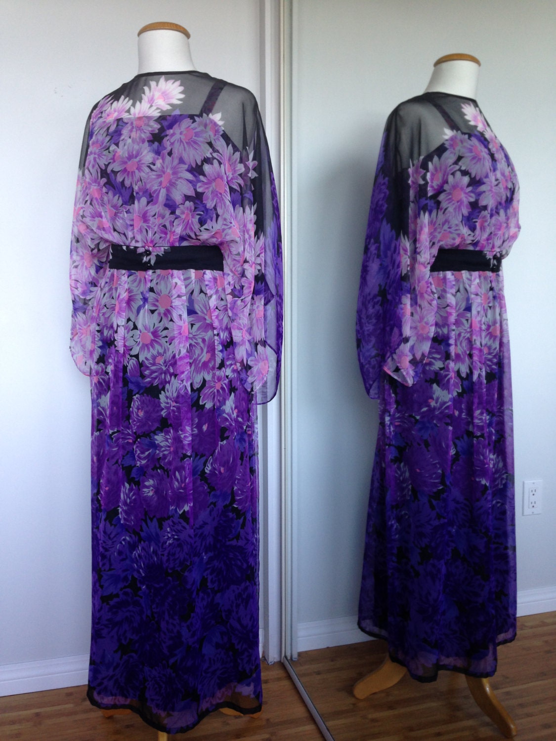 70Er Jahre Floral Chiffon Maxi Kleid Im Boho Vintage Stil von VintageEclectica