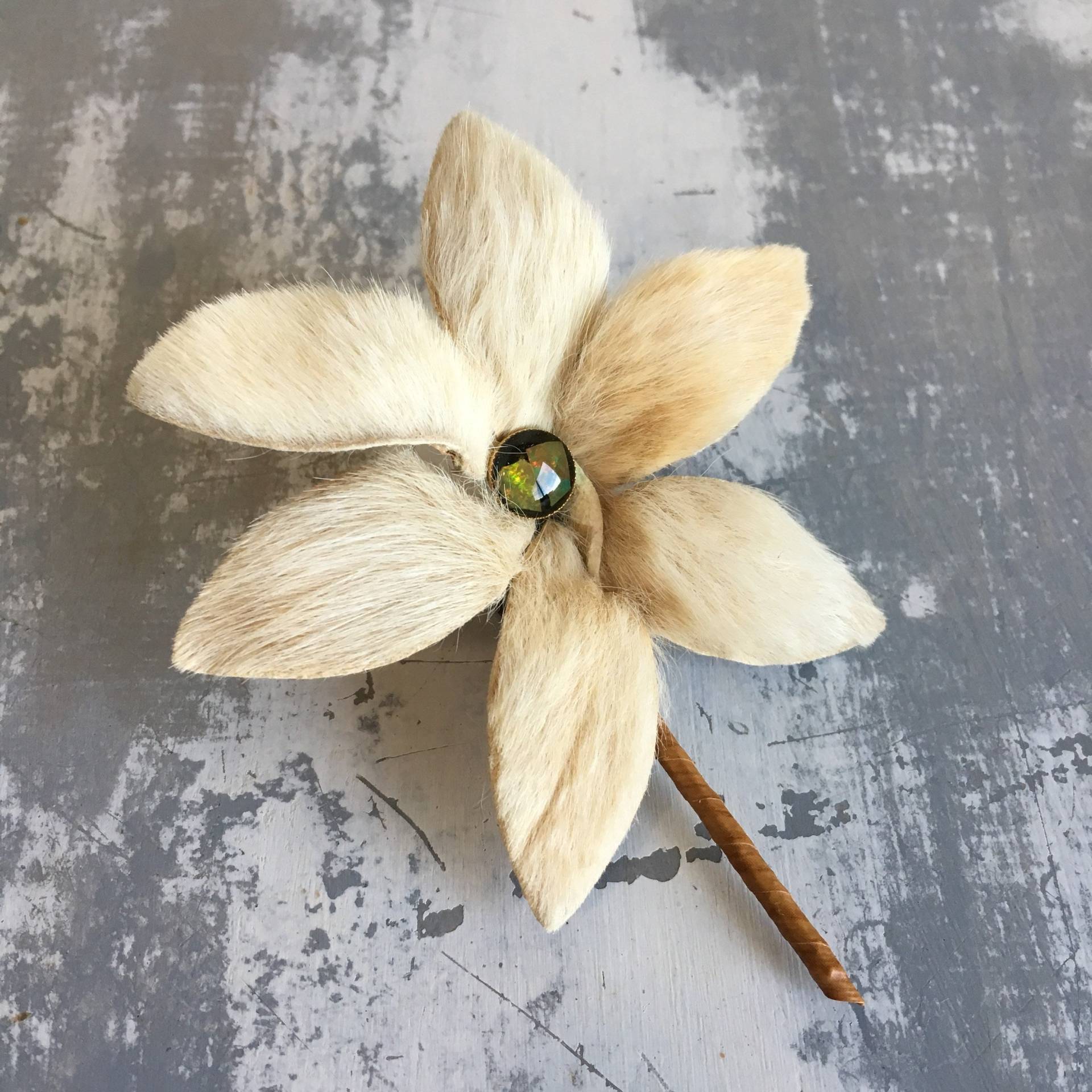 Handgefertigte Fellblumen Brosche, 70Er Jahre Rockabilly Accessoire von VintageEclectica