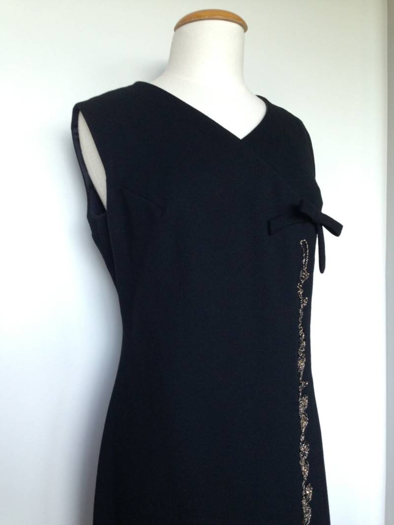 Vintage 60Er Jahre Wollkleid Schwarzes Cocktail Abendkleid, Gold Perlen-Detail von VintageEclectica