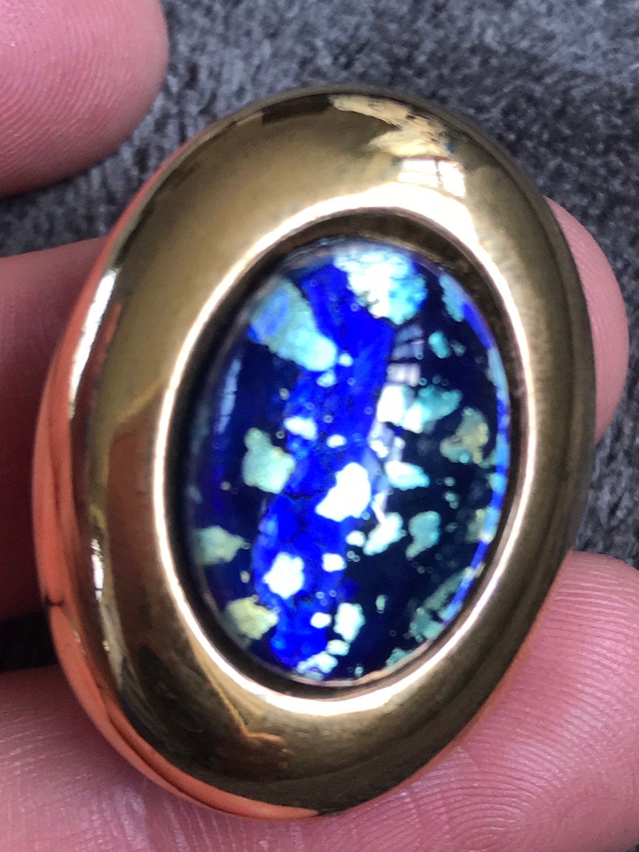 Die Keramik-Goldfolie Glasbrosche Aus Den 1980Er Jahren von VintageEraJewellery