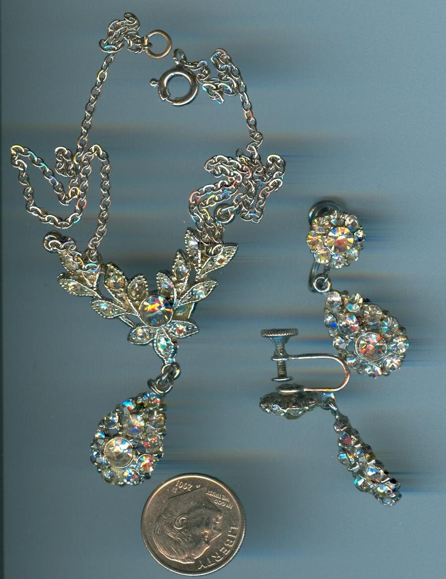 On Sale Hollywood-Glam-Atemberaubende Vintage Estate Strass Anhänger & Ohrring-Set On Sale Hollywood-Glam-Atemberaubende Vintage Estate Strass Anhänger & Ohrring-Set von VintageEstateGems
