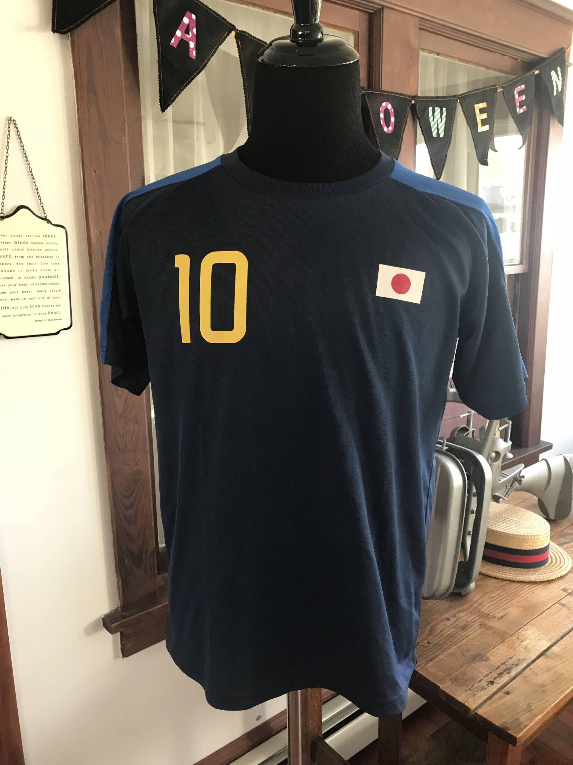 Japan-Sport-Kurzarm-Shirt #10 von VintageFindsMichael