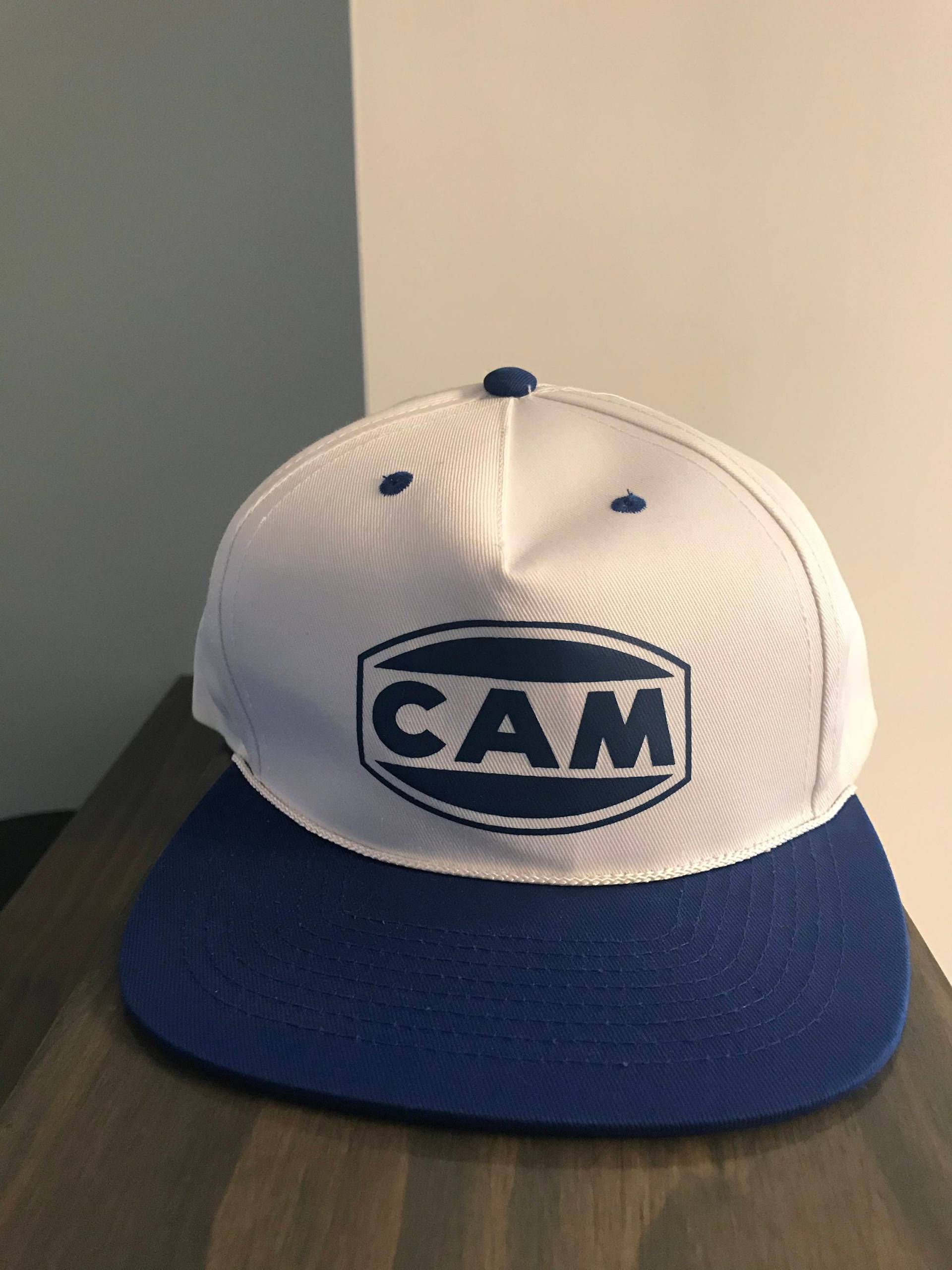 Snapback Cam Hat von VintageFindsMichael