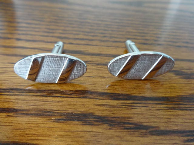 Swank Vintage Silber Ton Oval Manschettenknöpfe Schön von VintageFolksVintage