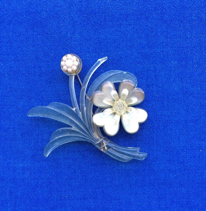 Vintage Kunststoff Blume Anstecknadel 40Er 50Er Jahre So Wunderbar Für Jacke, Kleid, Bluse Mode Kleidung Accessoire von VintageFunland