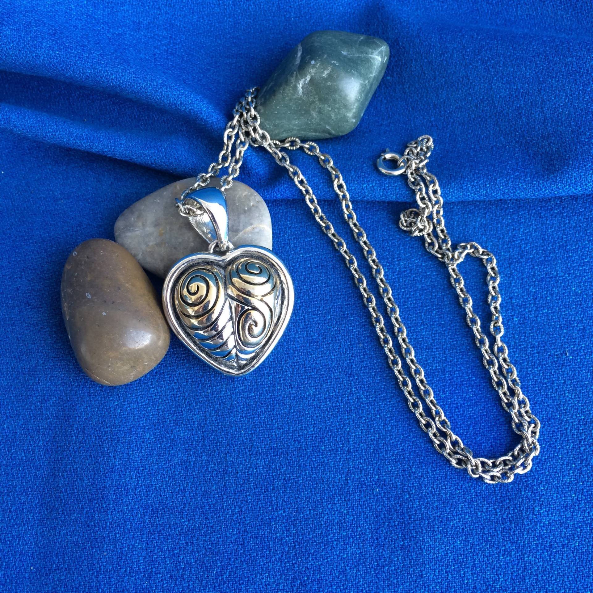 Wunderbare Vintage Swirly Love Herz Halskette & Anhänger Damen, Mann, Frau Mode Kleidung Kostüm Schmuck Accessoire, Chunky, Spaß, Geschenk von VintageFunland