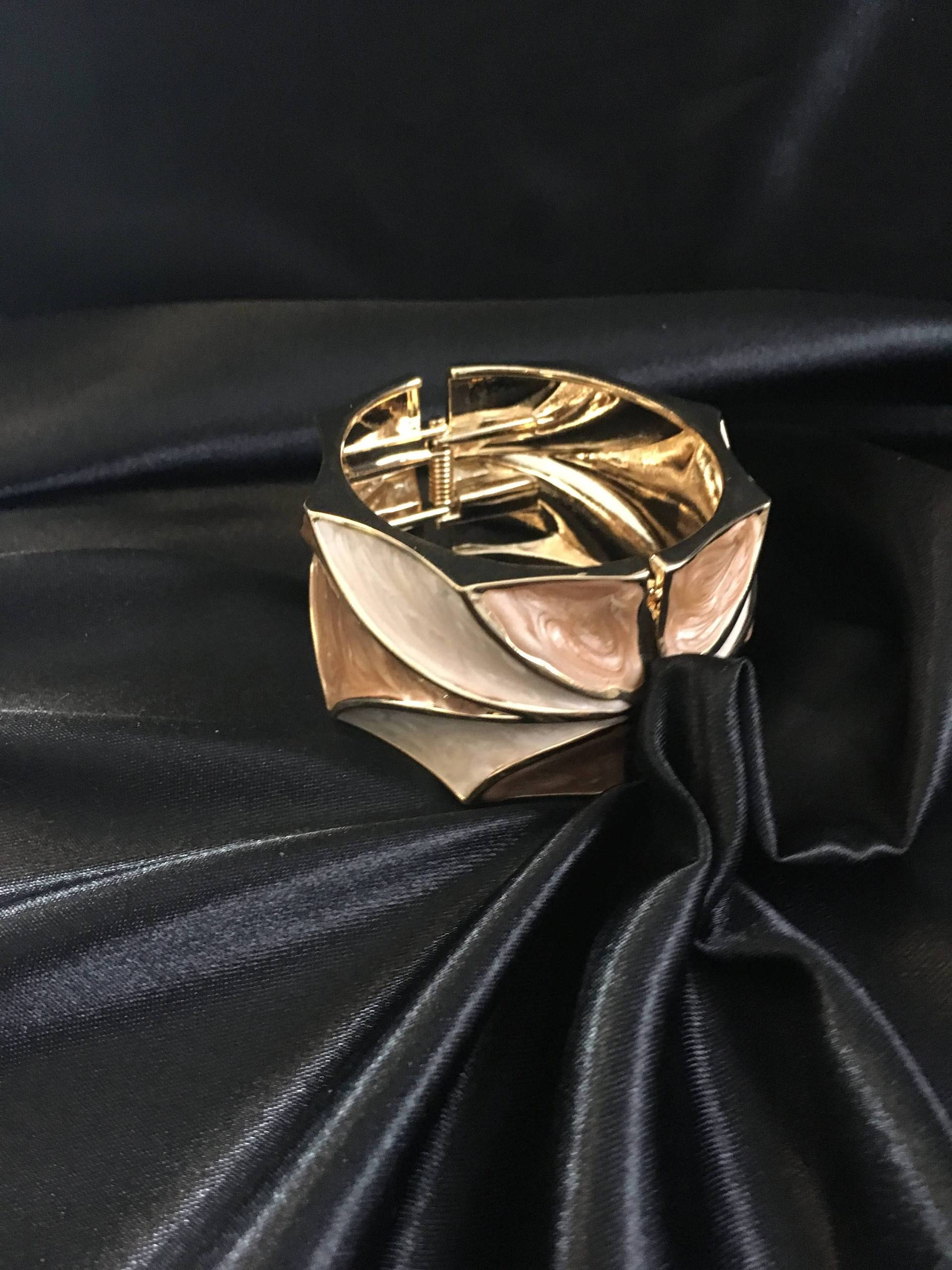 Schöne Vintage Schmuck Gold Beige Atemberaubende Party Hochzeit Alltag Damen Frauen Armreif Tragen von VintageGaluk