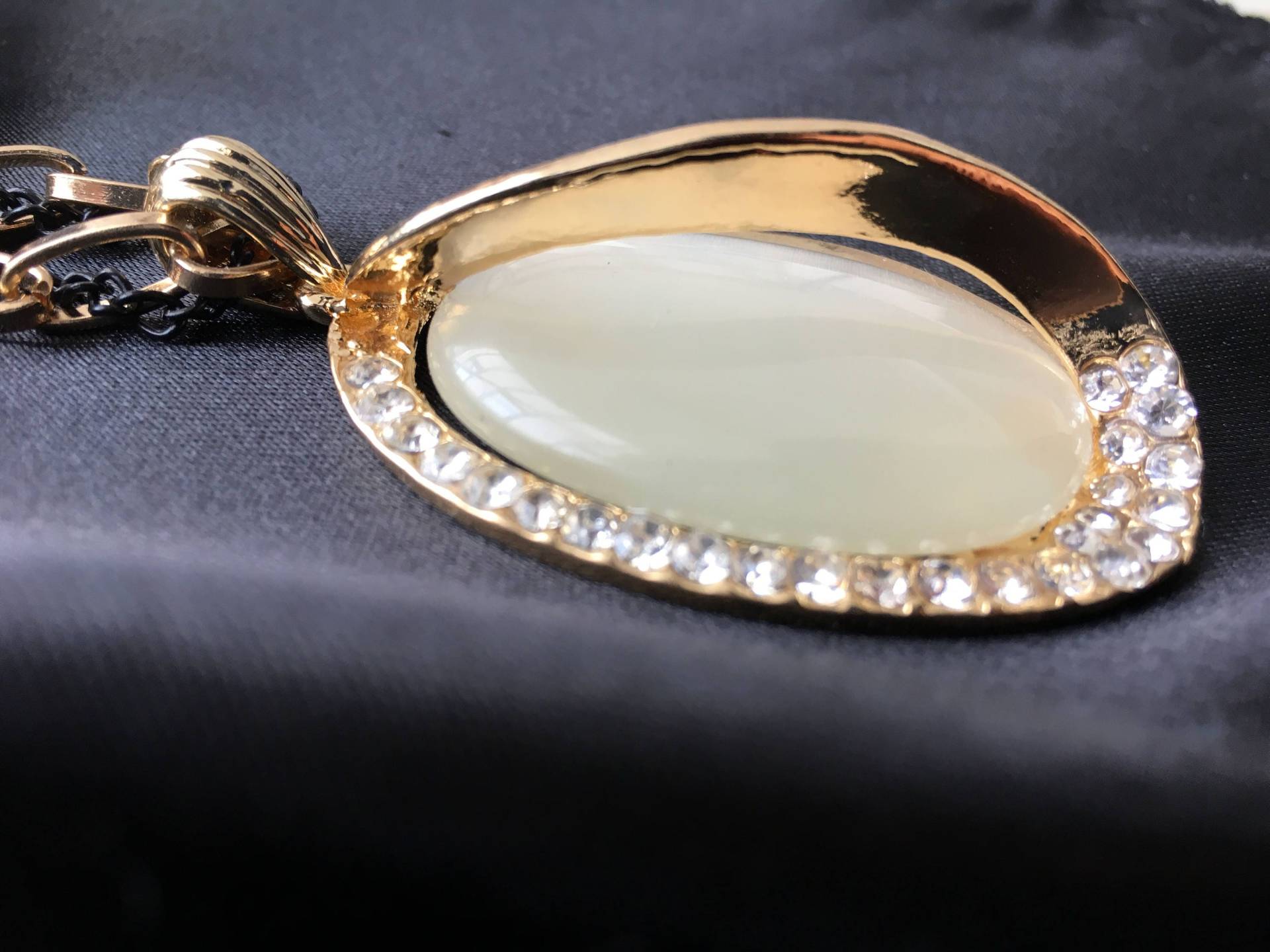 Schöne Vintage Schmuck Gold Weiß Klar Steine Party Hochzeit Abend Alltag Damen Frauen Atemberaubende Anhänger Lange Halskette Tragen von VintageGaluk