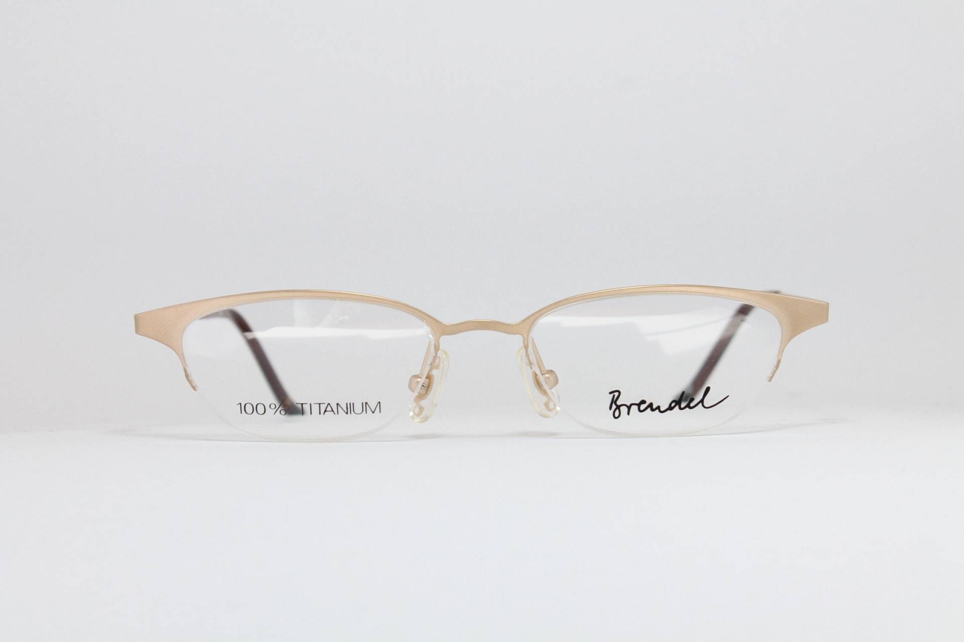 Kleine Halfrim Titan Brendel 8701 C2 Hellgold Oval Vintage Brillengestell Brille Lunettes Occhiali Gafas Bril Glasögon E103 Kleine Halfrim Titan Brendel 8701 C2 Hellgold Oval Vintage Brillengestell Brille Lunettes Occhiali Gafas Bril Glasögon E103 von VintageGermanGlasses