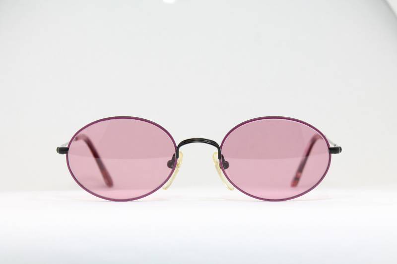Pinke Schmale Kleine 90Er Jahre Qualität Windsor 814-38 Oval Seltene True Vintage Sonnenbrille Lunettes Occhiali Bril Solglasögon Gafas V01B Pinke Schmale Kleine 90Er Jahre Qualität Windsor 814-38 Oval Seltene True Vintage Sonnenbrille Lunettes Occhiali Bril Solglasögon Gafas V01B von VintageGermanGlasses