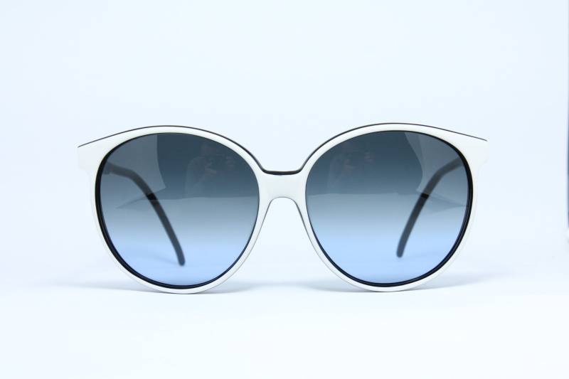 Übergroße Vogue Ischia White Big Butterfly Seltene Einzigartige Echte Vintage-Sonnenbrille Lunettes Occhiali Bril Solglasögon Gafas E103 Übergroße Vogue Ischia White Big Butterfly Seltene Einzigartige Echte Vintage-Sonnenbrille Lunettes Occhiali Bril Solglasögon Gafas E103 von VintageGermanGlasses