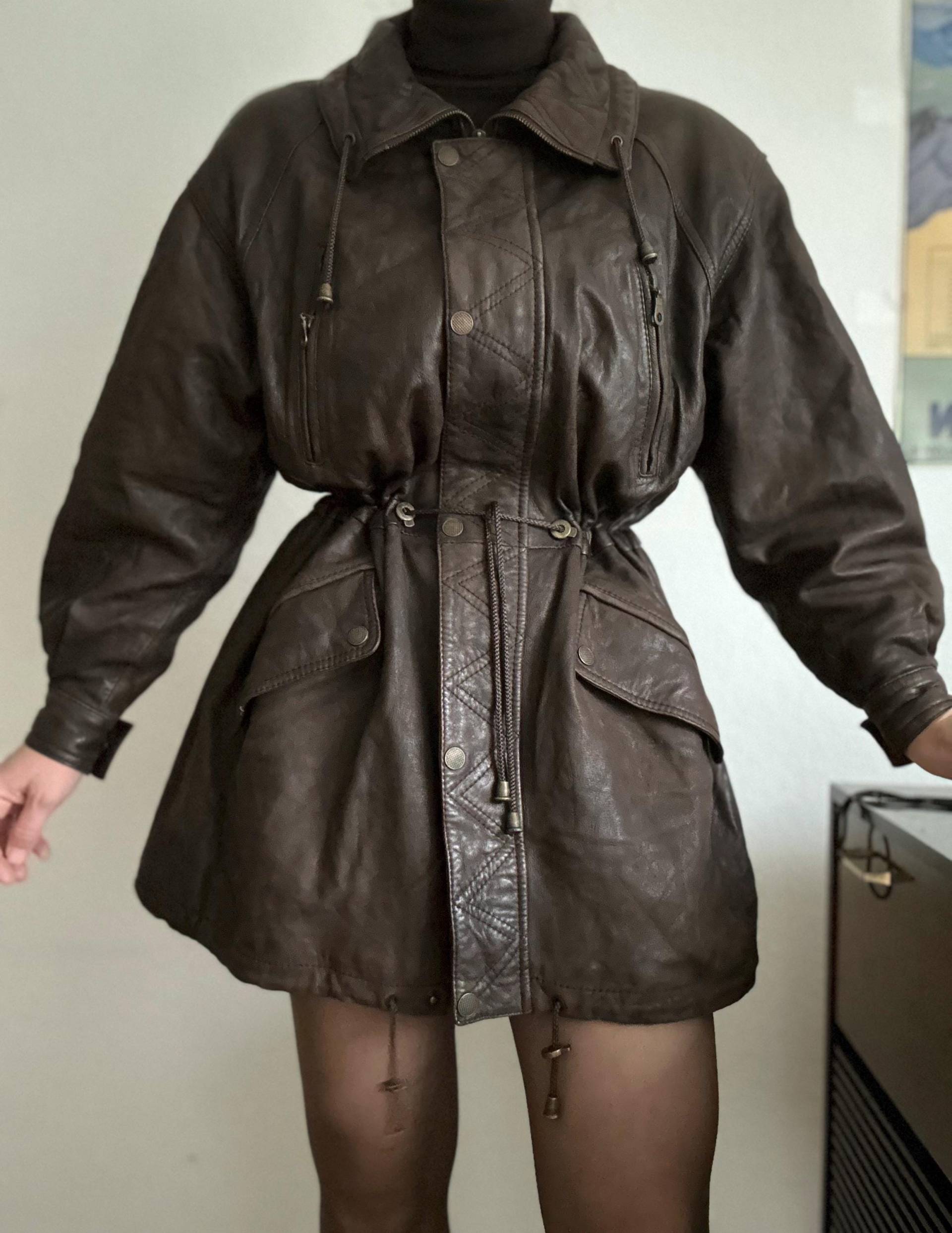 90Er Jahre Vintage Braun Lederjacke Winter Taille Cinched Kleine Schulterpolster Weiche Echtleder Jacke Damen Leder Grunge von VintageGermanyStudio