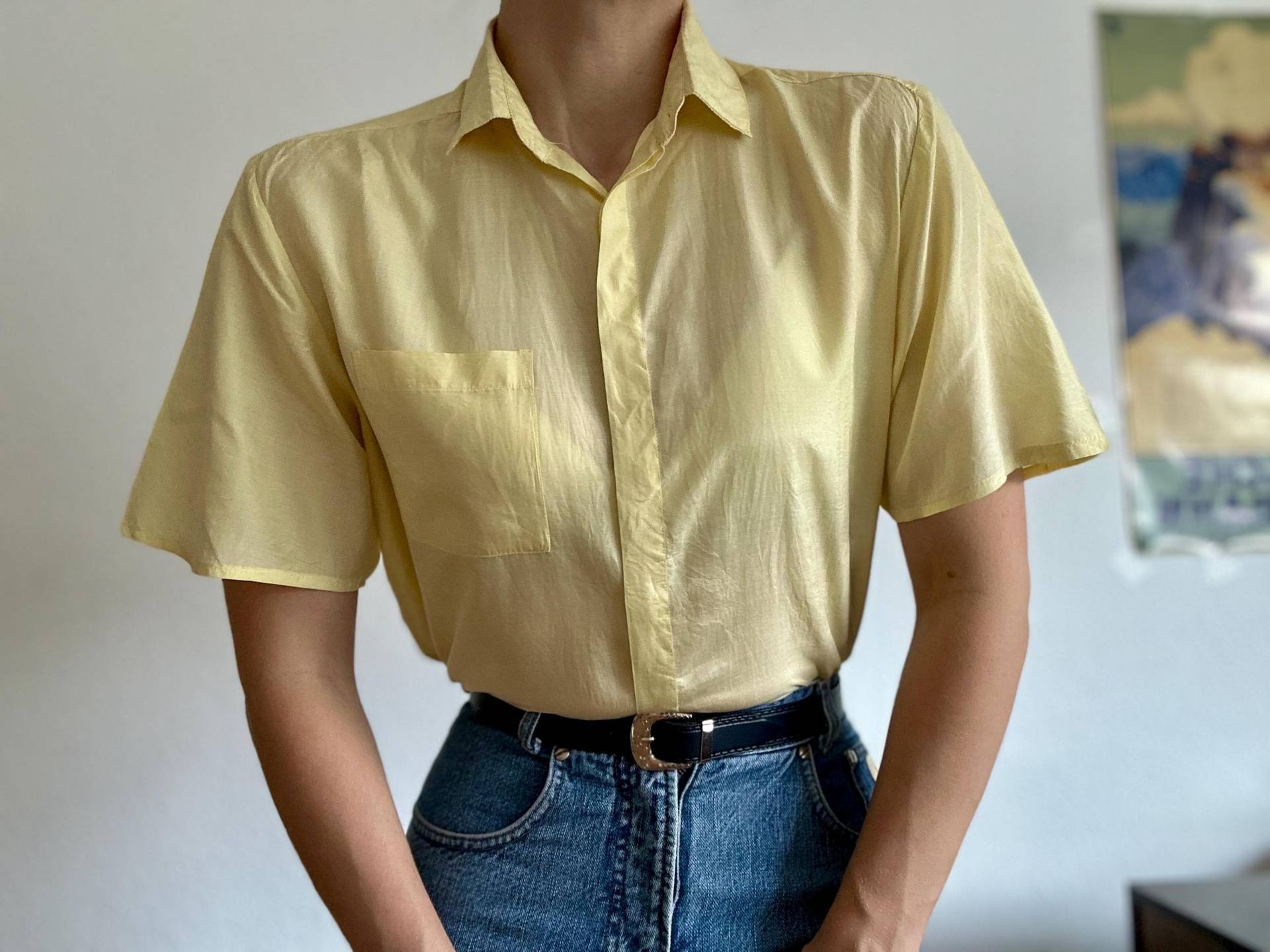 Seidenbluse Vintage 90Er Jahre Reine Seide Gelbe Bluse Seideshirt M L Schiere Kurz Ärmel Damen Sommer Top Leichtgewicht Oversized Button Up Elegant Seidenbluse Vintage 90Er Jahre Reine Seide Gelbe Bluse Seideshirt M L Schiere Kurz Ärmel Damen Sommer Top Leichtgewicht Oversized Button Up Elegant von VintageGermanyStudio