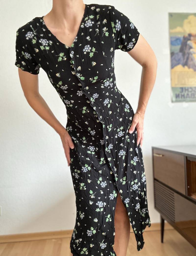 Vintage 90Er Jahre Blumen Kleid Schwarzes Midi Mit Schulterpolstern Krawatte Größe Xs-S Retro Sommerkleid Damen Kleidung 1990Er von VintageGermanyStudio