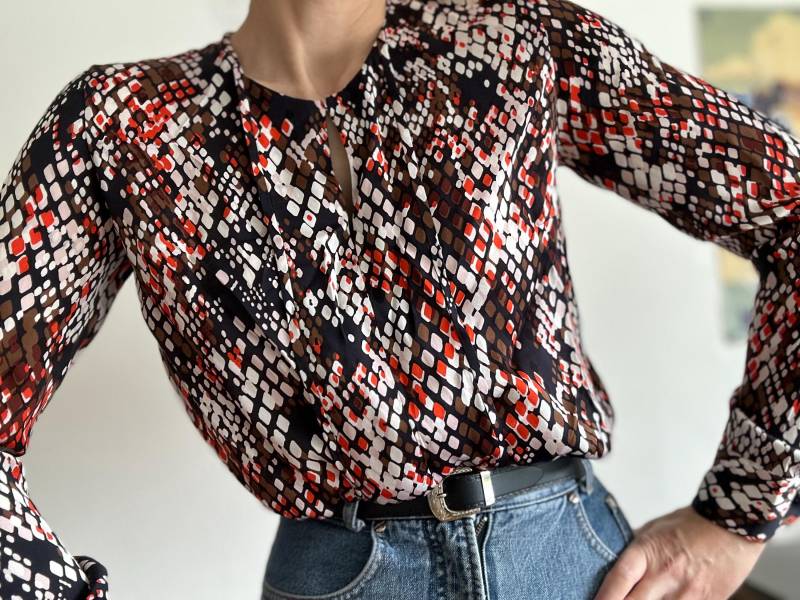 Vintage Hugo Boss Seidenbluse Anfang 2000Er Jahre Designer Shirt Schlangenleder Print Damen Kleine Luxus Mode Statement Bluse von VintageGermanyStudio