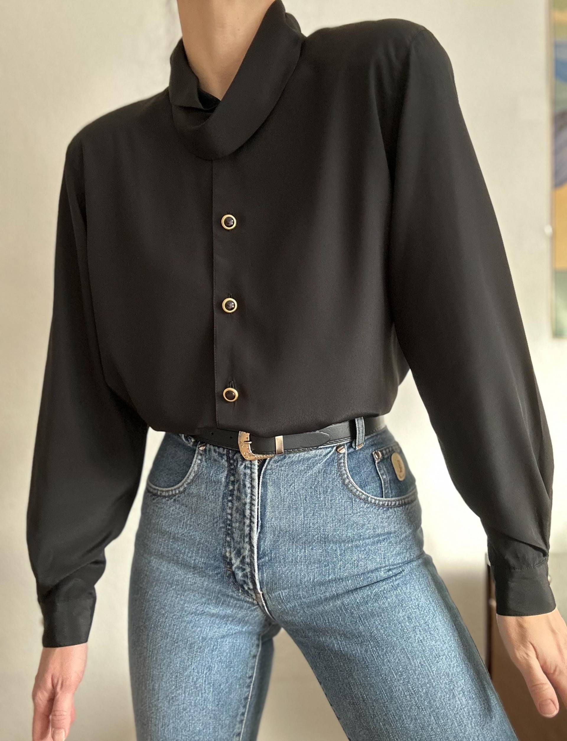 Vintage Schwarze Bluse Lange Ärmel Größe S Schulterpolster Goldknöpfe Retro Frau 80Er Schwarzes Hemd Medium von VintageGermanyStudio