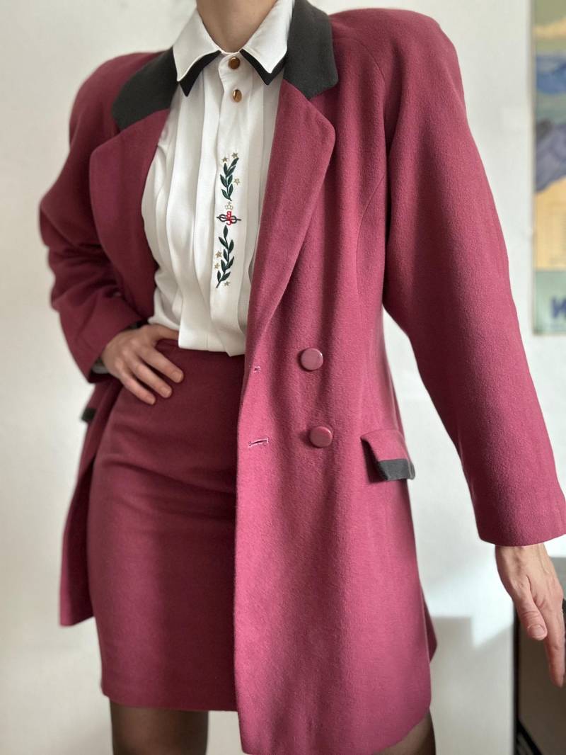 Vintage Zwei Piese Wollanzug Damen Small Medium Retro Burgund Rock Anzug Chic Langarm Blazer Herbst Winter Outfit 90Er Kleidung von VintageGermanyStudio
