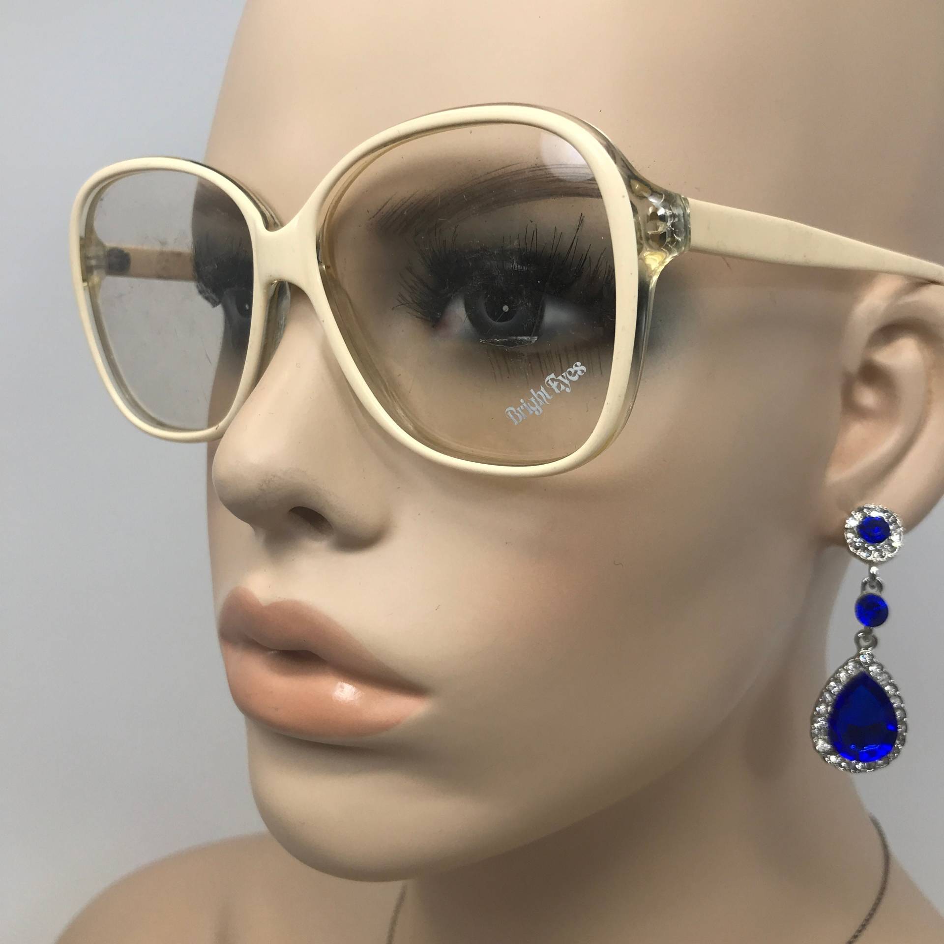 Vintage Invicta Bright Eyes 5 Brillen Brillengestell Cream Square Gebrauchte Brillengestelle Retro Vintage Invicta Bright Eyes 5 Brillen Brillengestell Cream Square Gebrauchte Brillengestelle Retro von VintageGlassesFrames