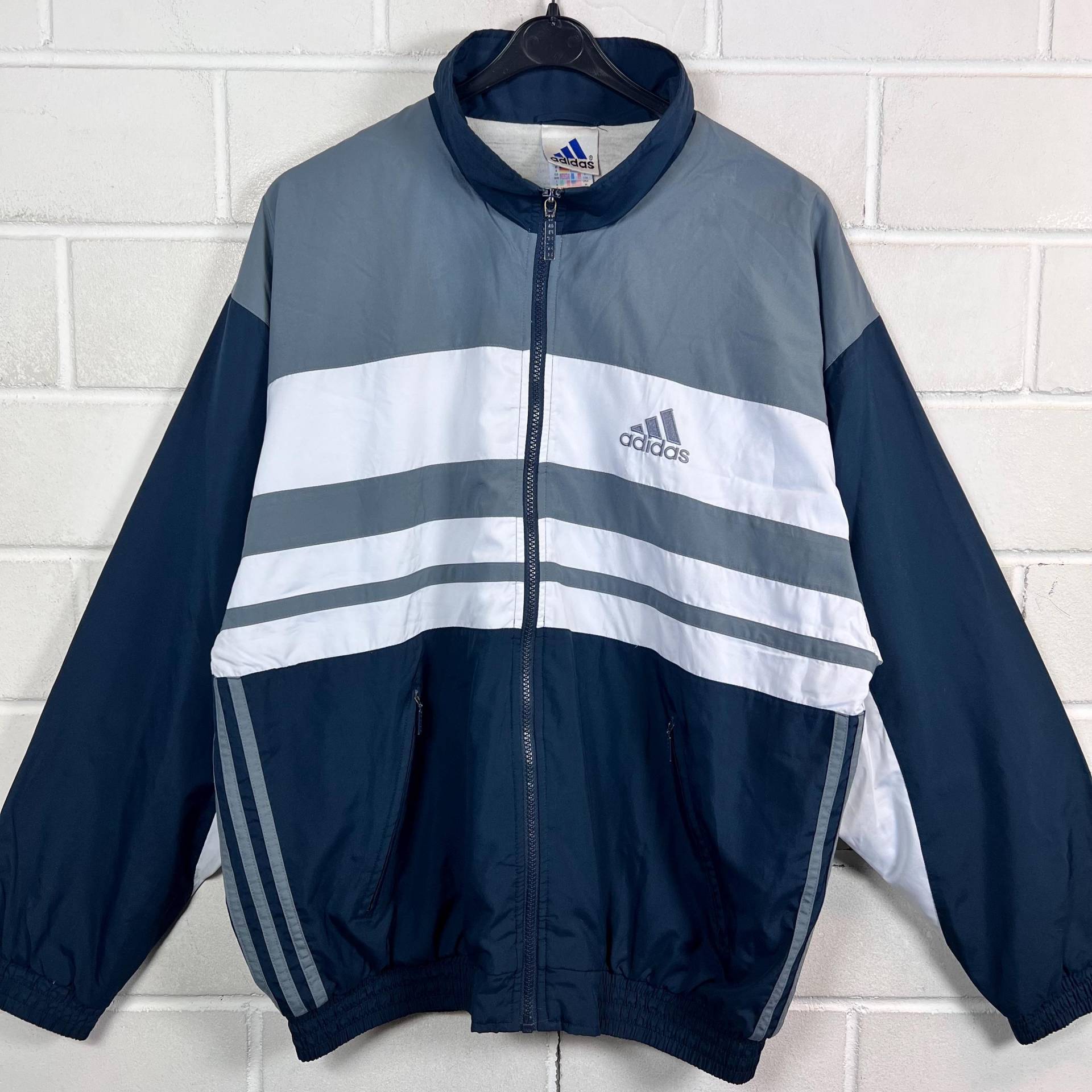 Vintage Adidas Size M Shelljacket Sportsjacket Windbreaker Old School Jacket 80S 90S Vintage Adidas Size M Shelljacket Sportsjacket Windbreaker Old School Jacket 80S 90S von VintageGoereBerlin