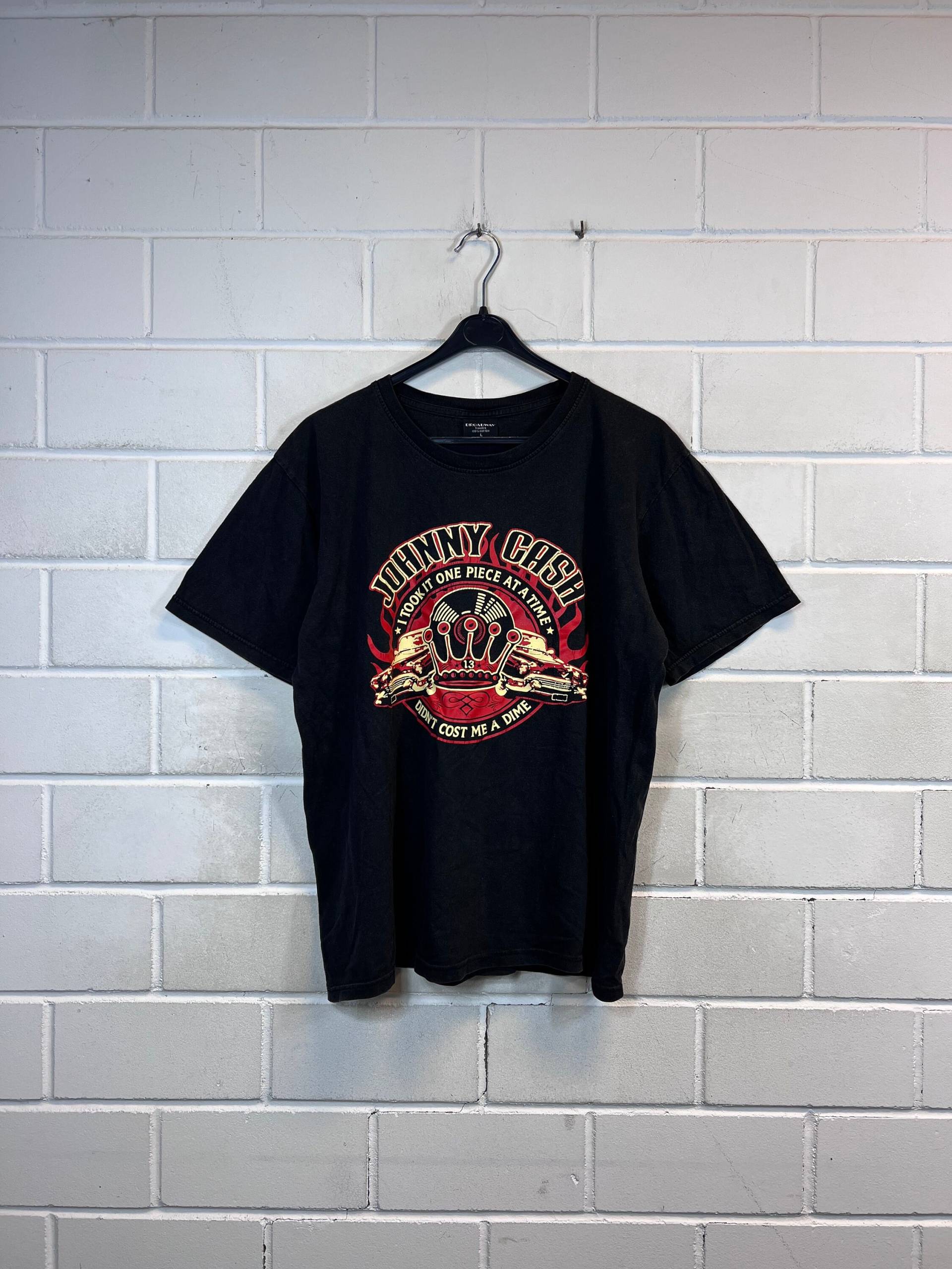 Vintage Johnny Cash T-Shirt Size L Tshirt Print I Took It One Piece At A Time Didn't Cost Me Dime Vintage Johnny Cash T-Shirt Size L Tshirt Print I Took It One Piece At A Time Didn't Cost Me Dime von VintageGoereBerlin