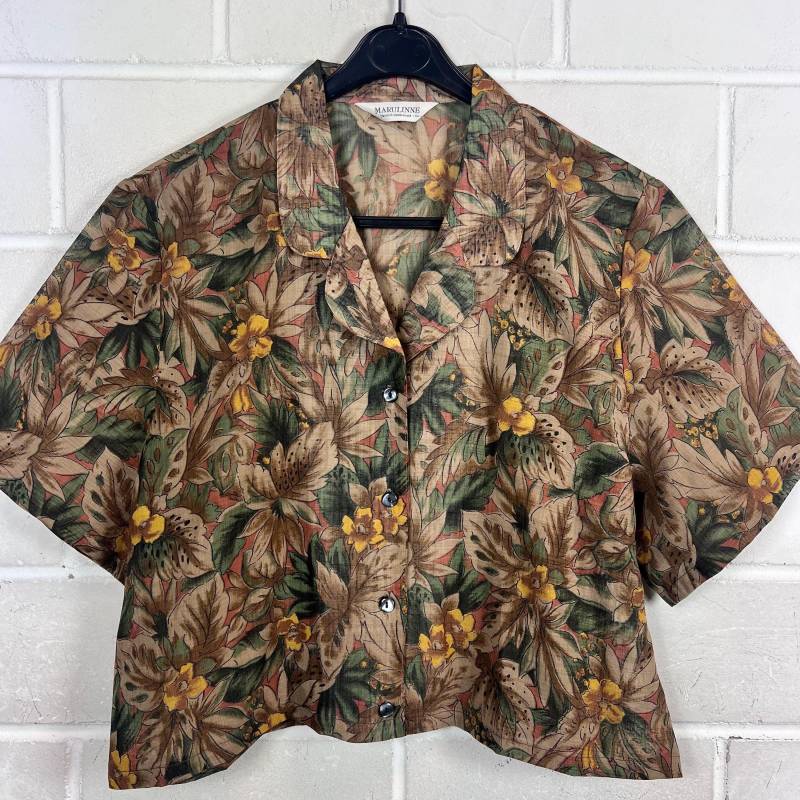 Vintage Women's Size S - M Reworked Crazy Pattern Cropped Blouse Shortsleeved von VintageGoereBerlin