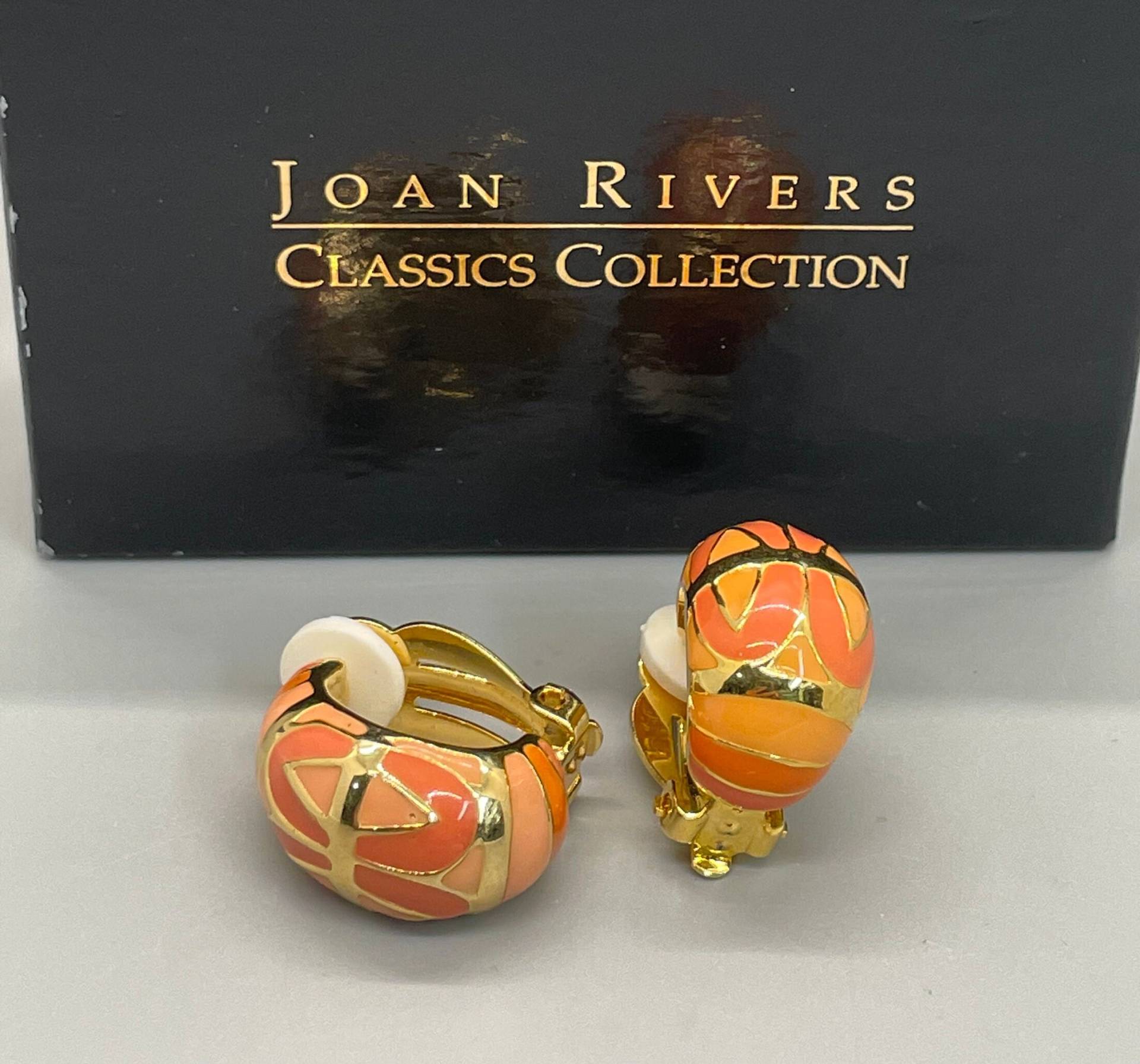 Joan Rivers Coral Emaille Creolen Ohrclips von VintageHarmoni