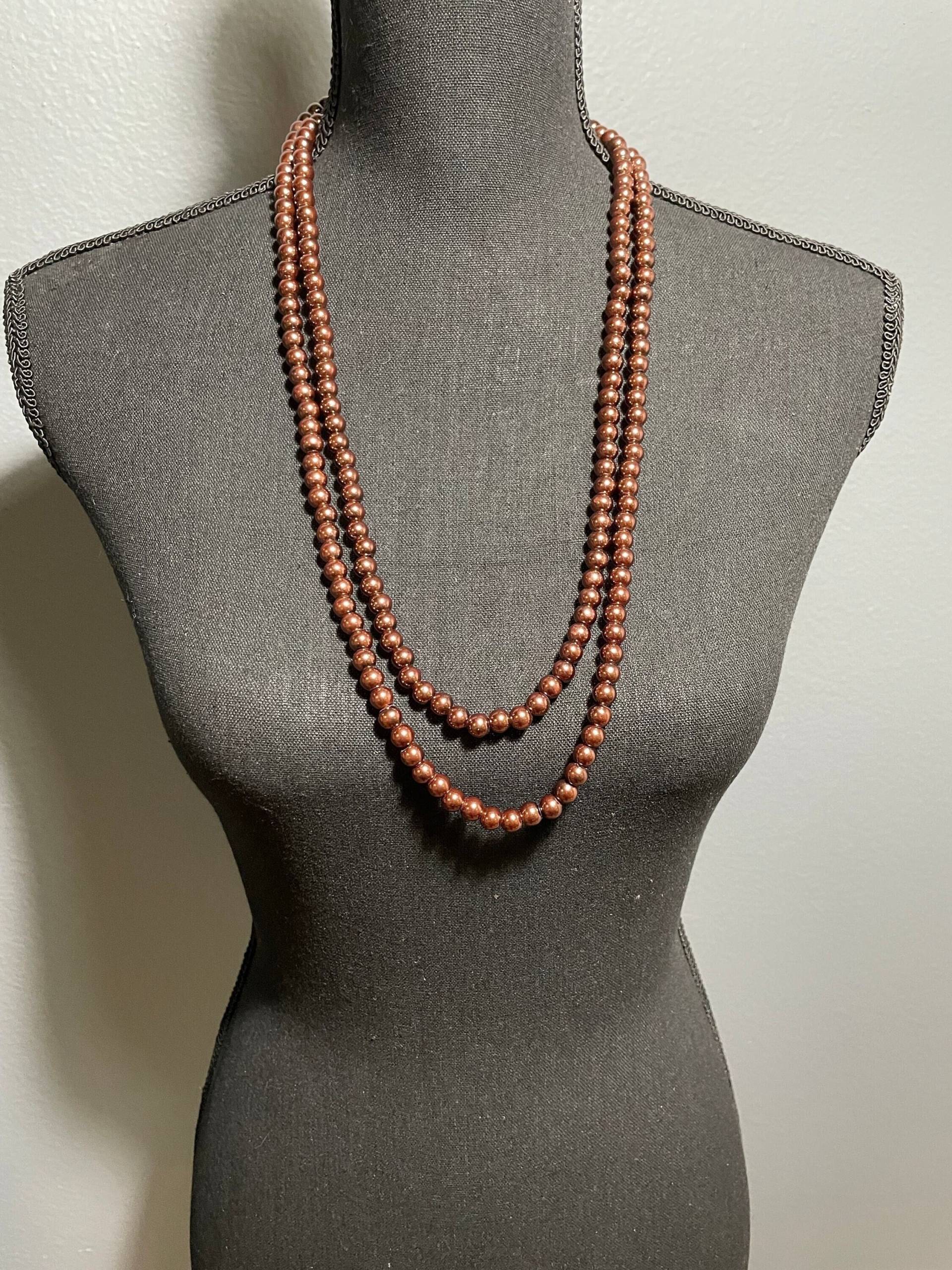 Vintage Braune Metallic Perlenkette 72cm Lang von VintageHarmoni