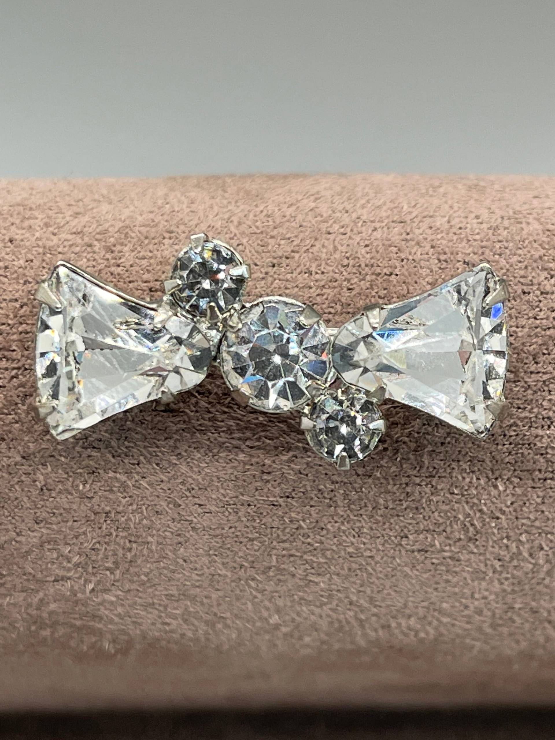 Vintage Strass Bowtie Brosche von VintageHarmoni