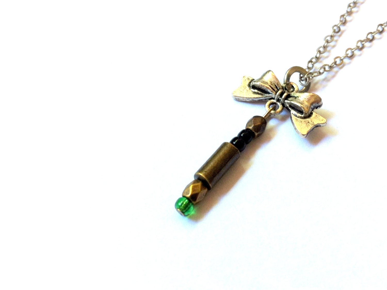 11 Doktor Halskette | Schleife Und Grüne Schallschraubendreher-Charms von VintageHomage