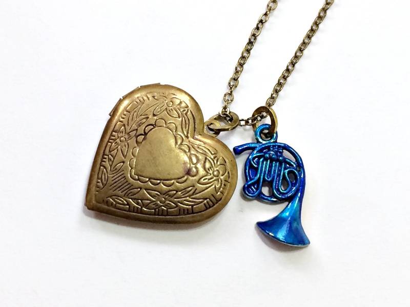 Robin Scherbatsky Herz Locket Halskette | Blauer Hornanhänger Etwas Altes & Blaues Wie Ich Deine Mutter Kennengelernt Habe Himym Tv-Serie Robin Scherbatsky Herz Locket Halskette | Blauer Hornanhänger Etwas Altes & Blaues Wie Ich Deine Mutter Kennengelernt Habe Himym Tv-Serie von VintageHomage