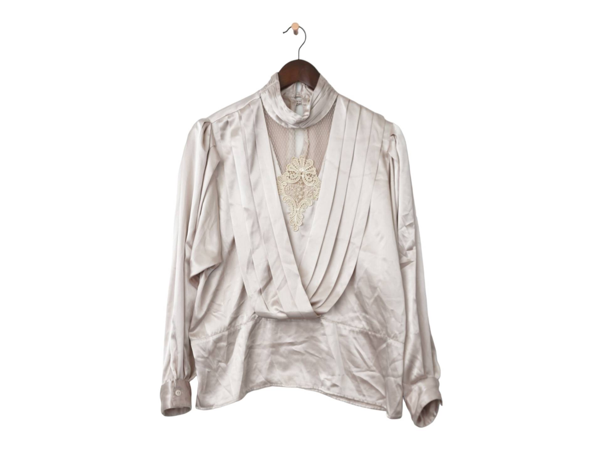 Vintage Julie Tess Paris Satin Langarmhemd Größe M Made in France Vintage Julie Tess Paris Satin Langarmhemd Größe M Made in France von VintageHouseBerlin