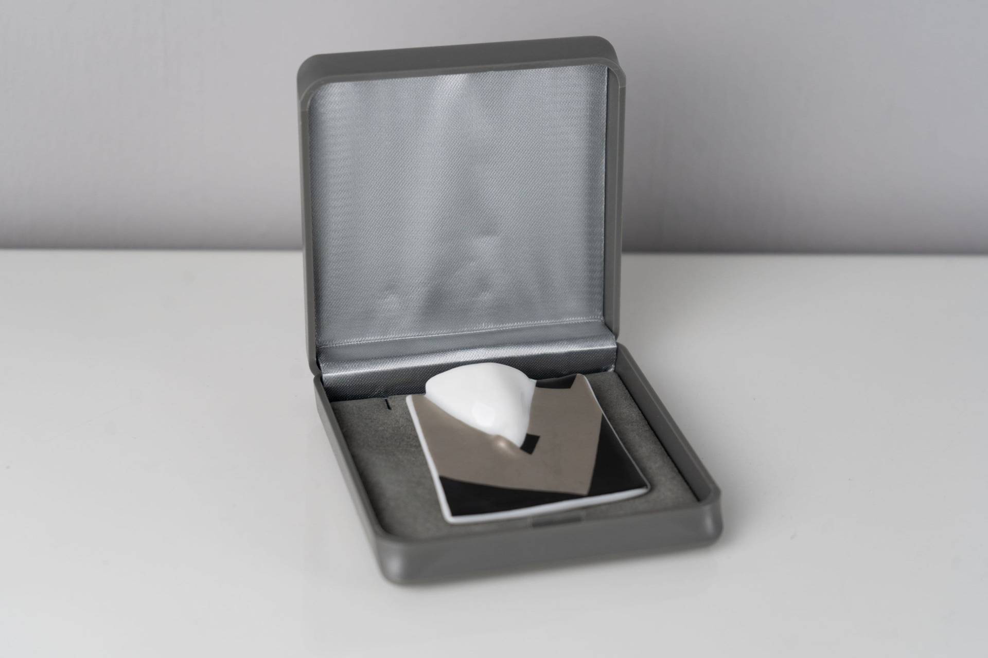 Vintage Rosenthal Studio-Line Porzellan Brosche - Designer Schmuck Von Johann Van Loon Anstecknadel von VintageHyggeToGo